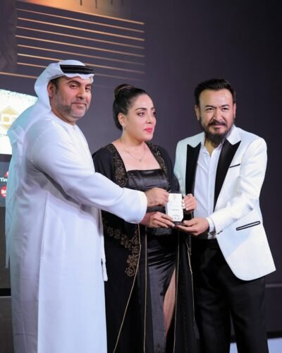 Award of Artistic Excellence 2 Best Artist Sketch award at the Dream International Fashion League 2 najmeh delara 1 - Najmeh Delara