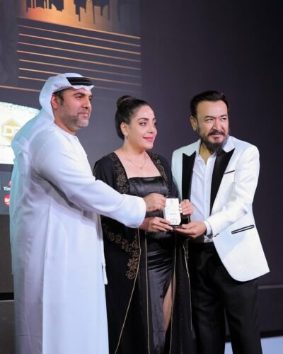 Award of Artistic Excellence 7 Best Artist Sketch award at the Dream International Fashion League 2 najmeh delara 5 - Najmeh Delara