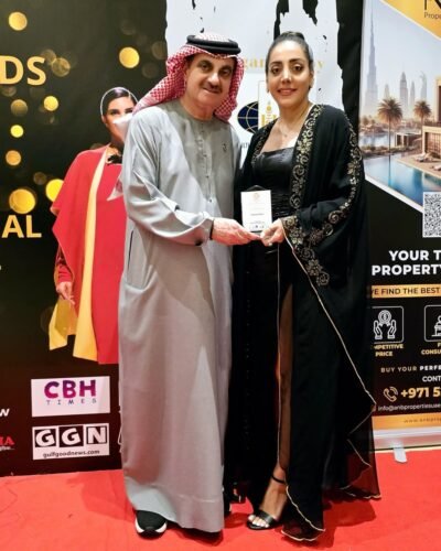 Award of Artistic Excellence 6 Best Artist Sketch award at the Dream International Fashion League 2 najmeh delara 6 - Najmeh Delara