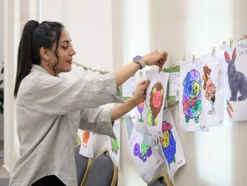 ورشة فنون الأطفال – مدرسة الشطرنج والرياضات الصيفية في الشارقة 9 ورشة فنون للأطفال – مدرسة الشارقة للشطرنج والرياضات الصيفية نجمة دلارا